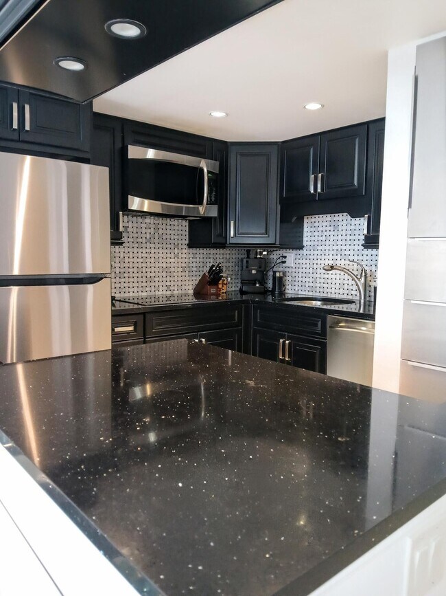 Building Photo - 1830 Embassy Dr