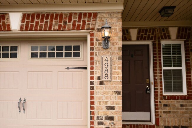 Building Photo - 4988 Wyngate Village Dr