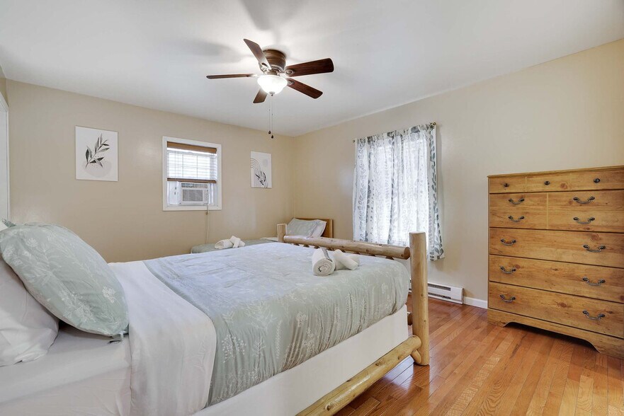 Building Photo - 255 Hillary Dr W