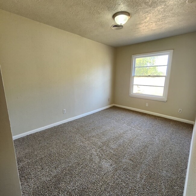 Building Photo - 13429 Bandera St