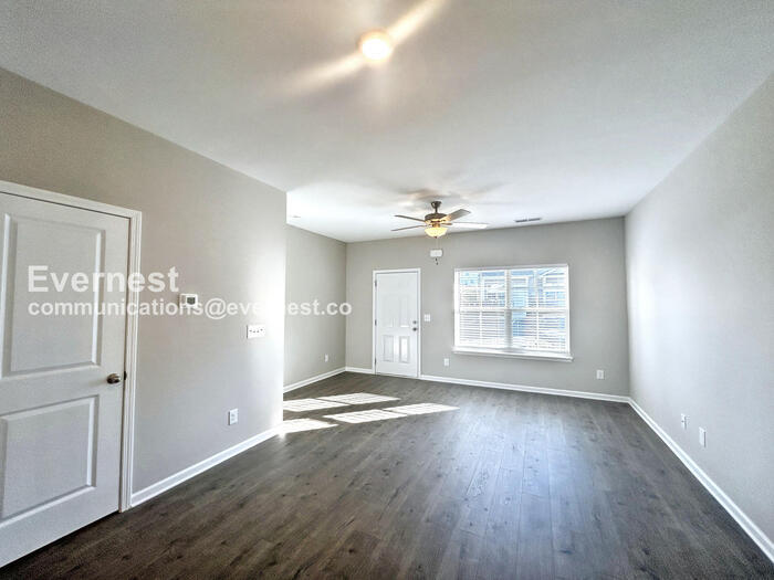 Building Photo - 223 Tara Ct