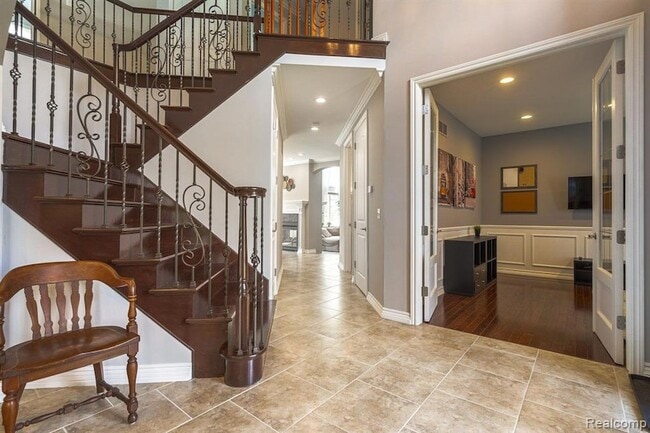 Building Photo - 4906 Stonehenge Dr