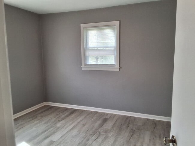 Building Photo - 504 Sunrise Ln