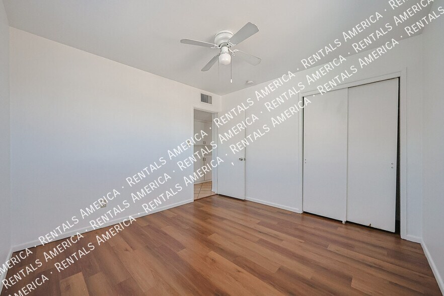 Building Photo - 2114 West Myrtle Ave