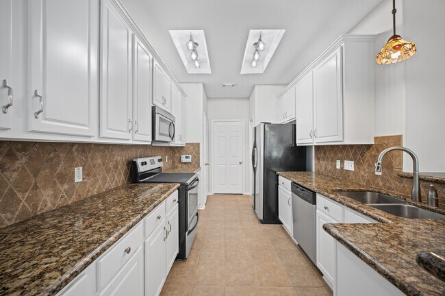 Building Photo - 35 Ledgestone Pl