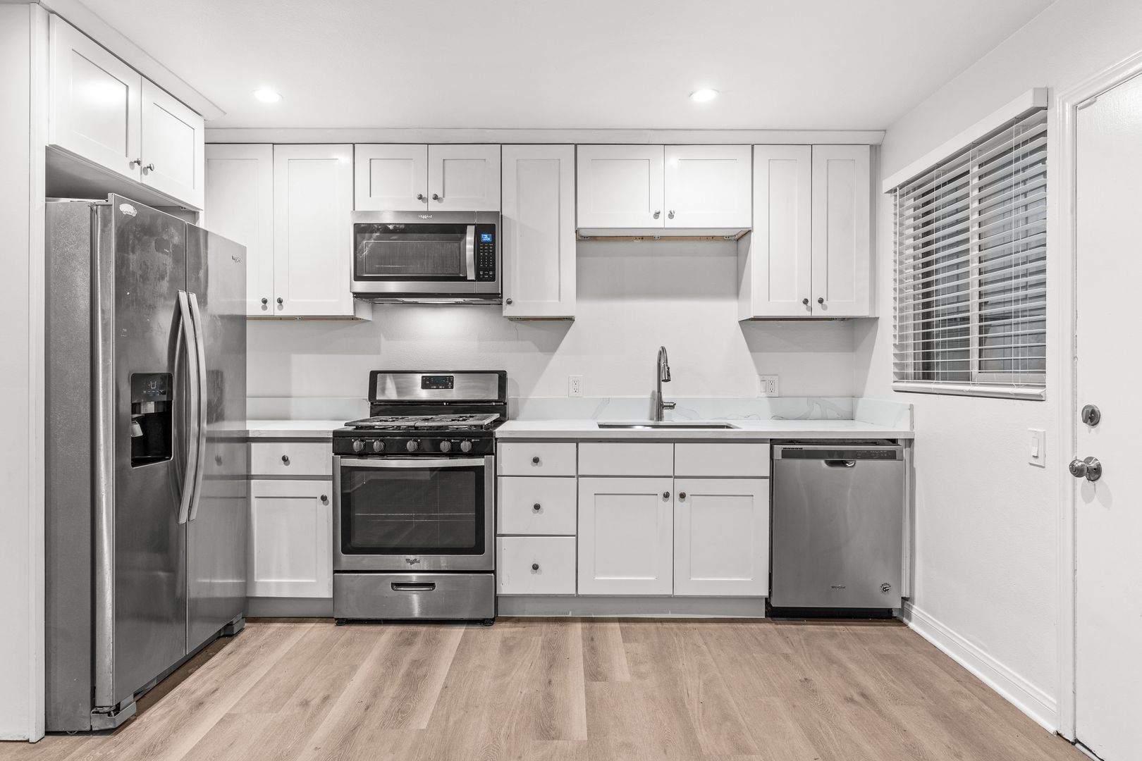 Building Photo - 3032 E 7th St