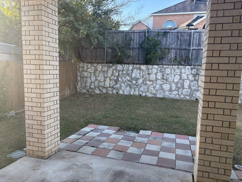 Building Photo - 552 Palomino Way