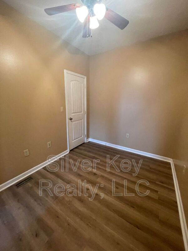 Building Photo - 155 Pulliam Dr