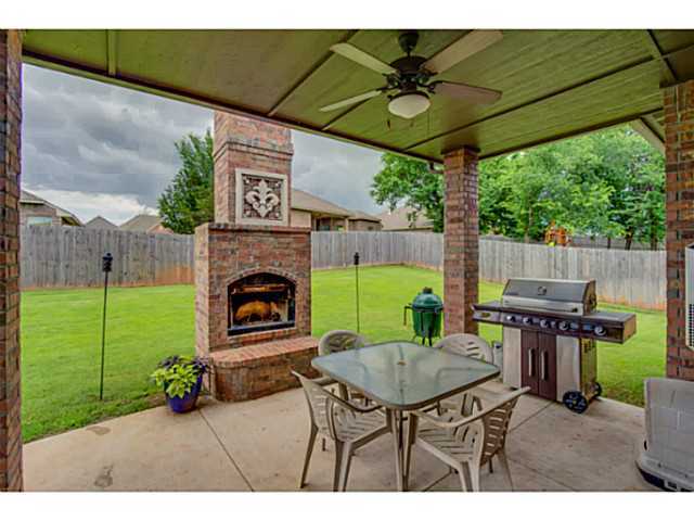 Building Photo - Kelly Lakes Addition - 4 bed 2 1/2 bath + ...