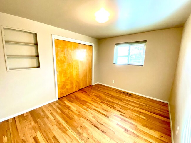 Building Photo - 3 Bedroom, 2 Bathroom Single Level Home ne...