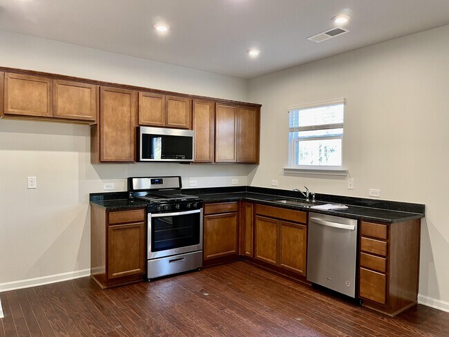 Building Photo - 5899 Wheeler Ridge Rd