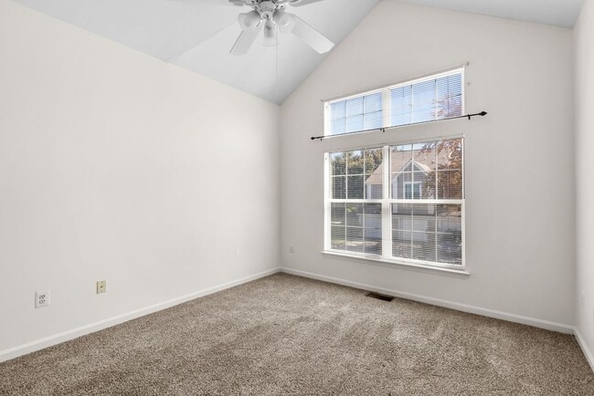 Building Photo - 2 Bed 1.5 Bath - Germantown Condo - Attach...