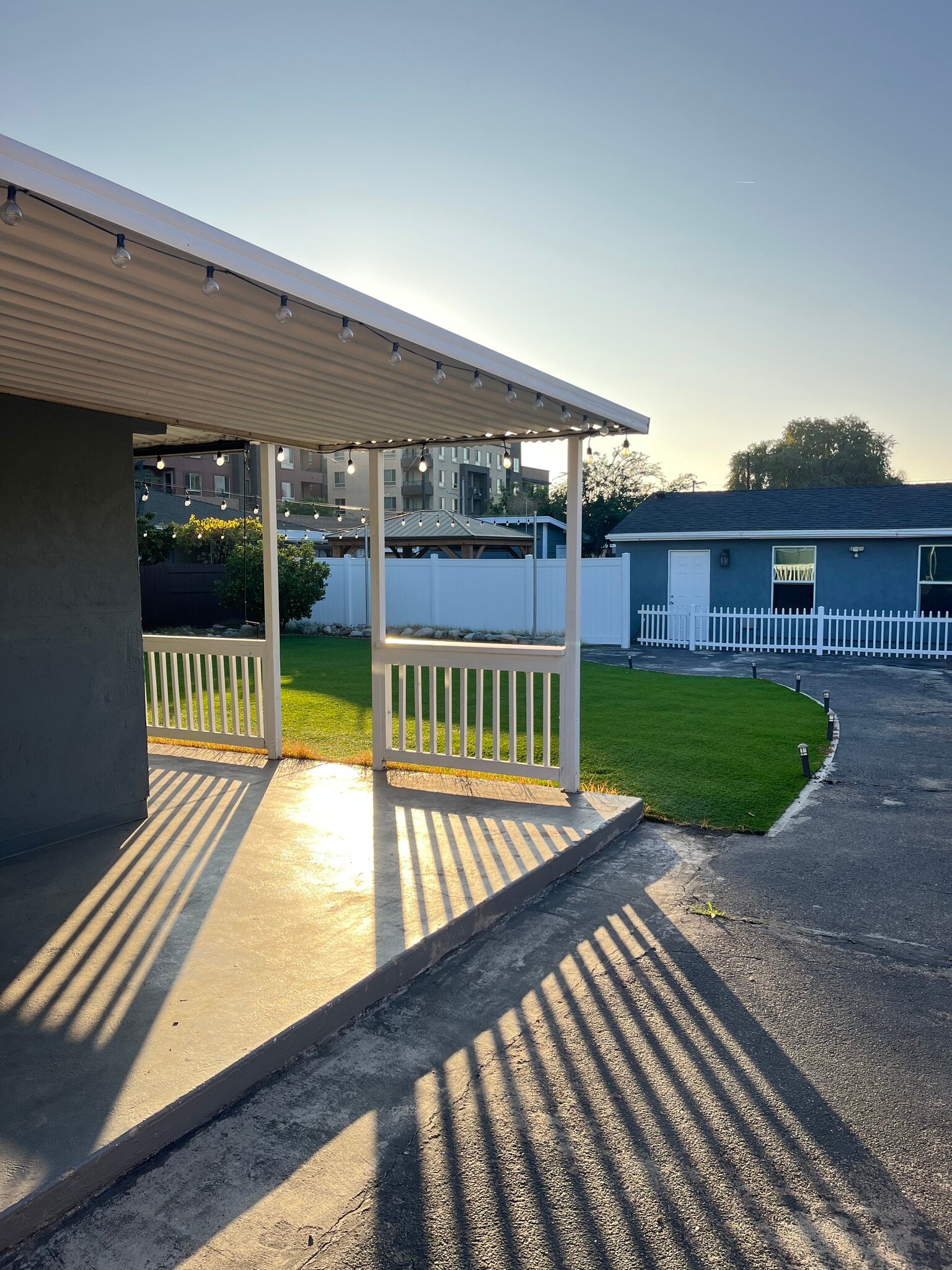 Building Photo - 1609 Denning Ave