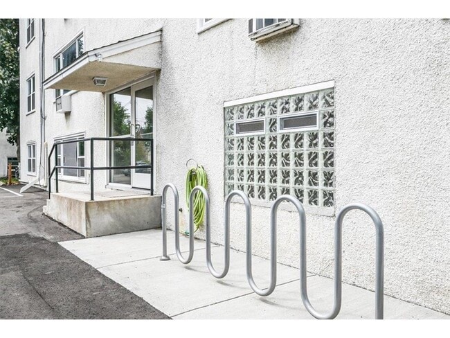 Building Photo - 401 Ridgewood Ave