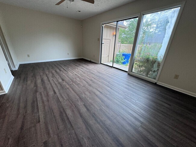 Building Photo - 4603 Dow Ct