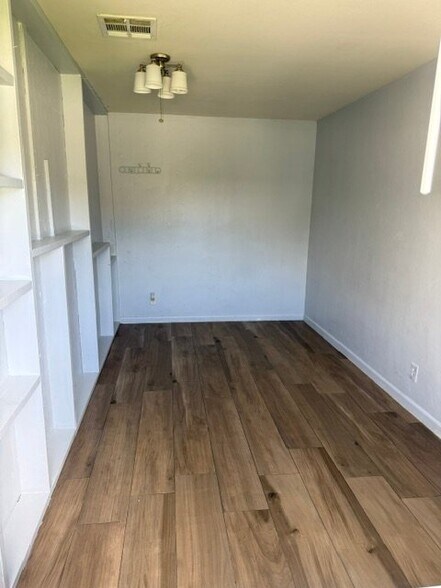 Building Photo - 1098 NE 37th St