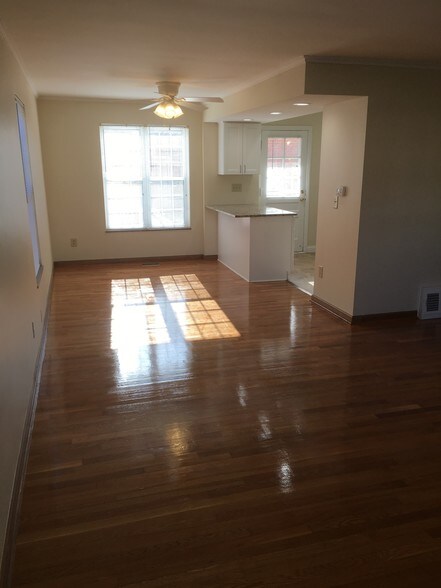 Building Photo - 2073 Ridgeview Rd