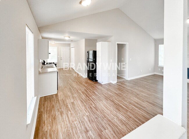 Building Photo - 1414 Waterton Trail