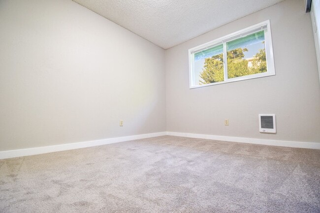 Building Photo - 2391 SE 152nd Ave