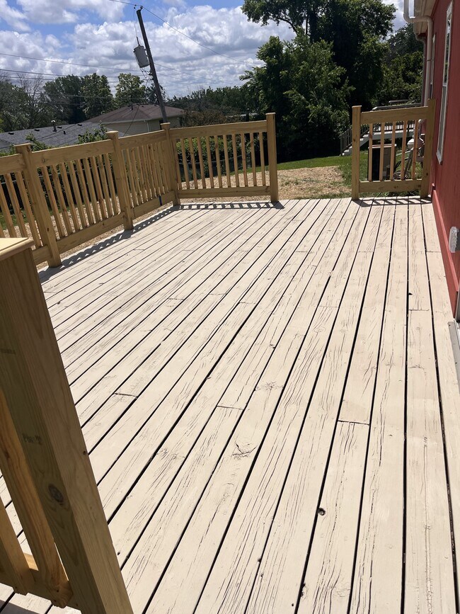 Building Photo - 6 Riverview Ln