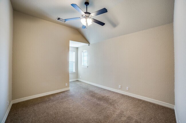 Building Photo - GORGEOUS 4-BEDROOM IN BELTERRA