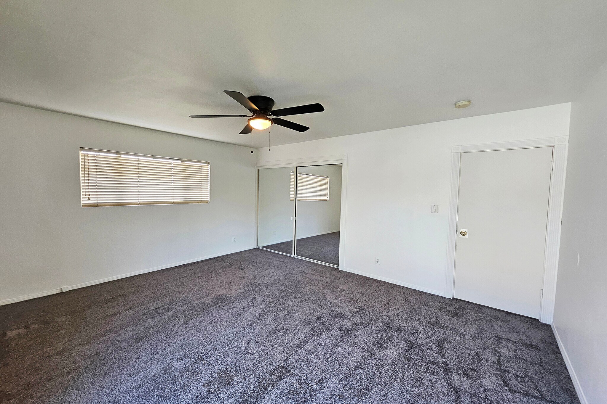 Building Photo - 9321 Donna Ave