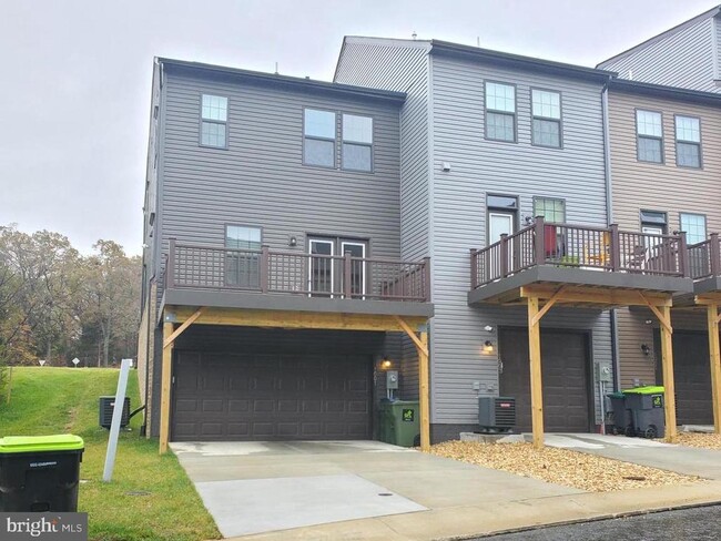 Building Photo - 1001 Rampart Dr