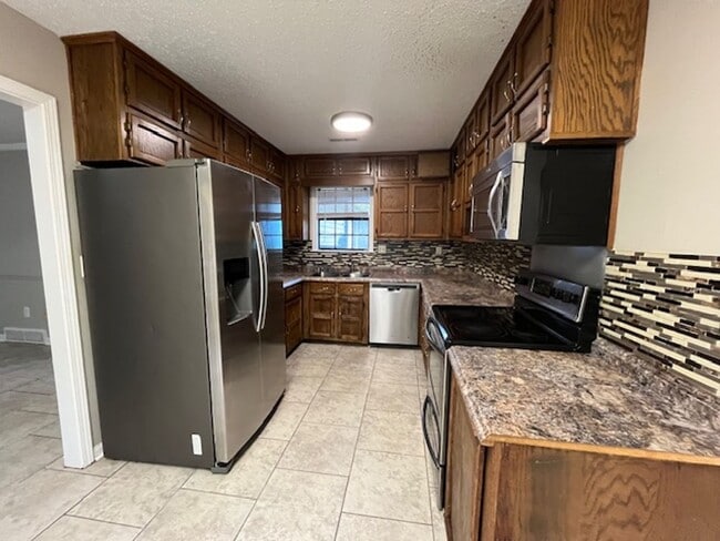 Building Photo - Renovated 3 Bedroom 2 Bath Home for Rent w...