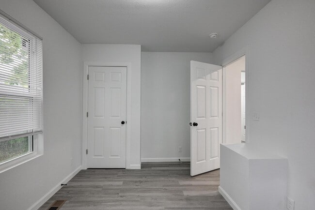 Building Photo - 2123 S Porter Ave