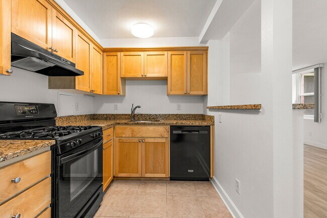Building Photo - 1205 SW Cardinell Dr