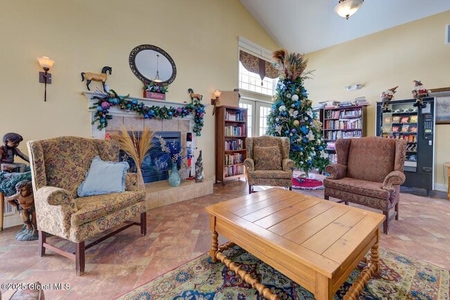 Building Photo - 55 Renaissance Ln