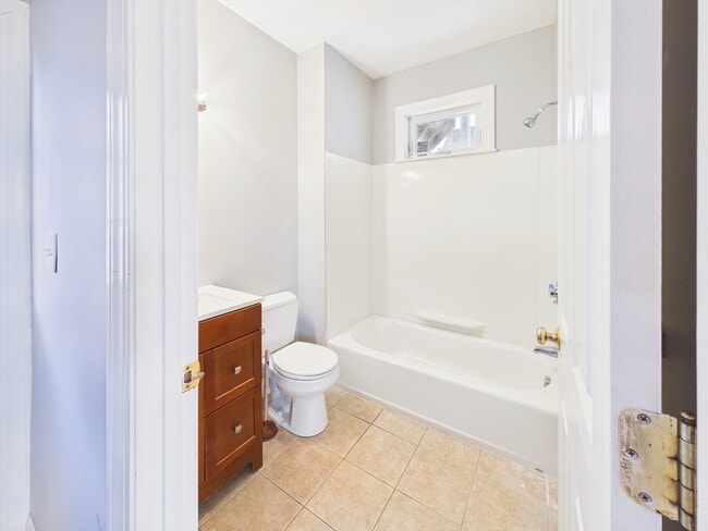 Building Photo - 1040 Hyde Park Ave