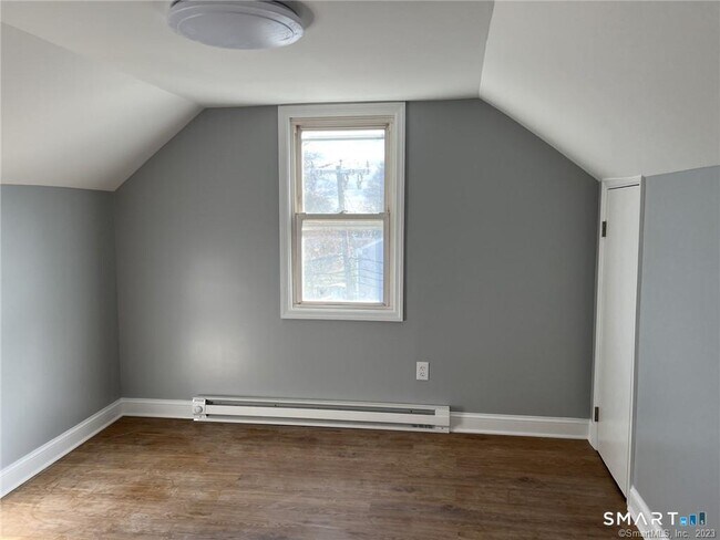 Building Photo - 122 Seaside Ave