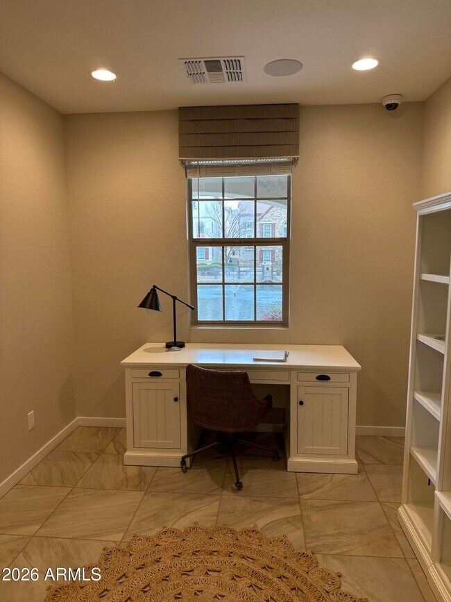 Building Photo - 1663 E Hampton Ln