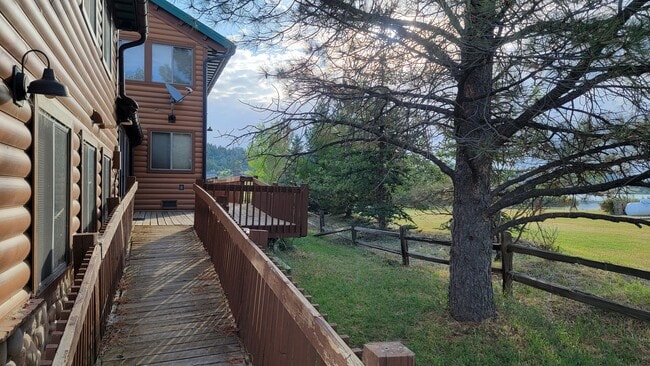 Building Photo - Spacious Apartment on Lake Hatcher **Rent ...