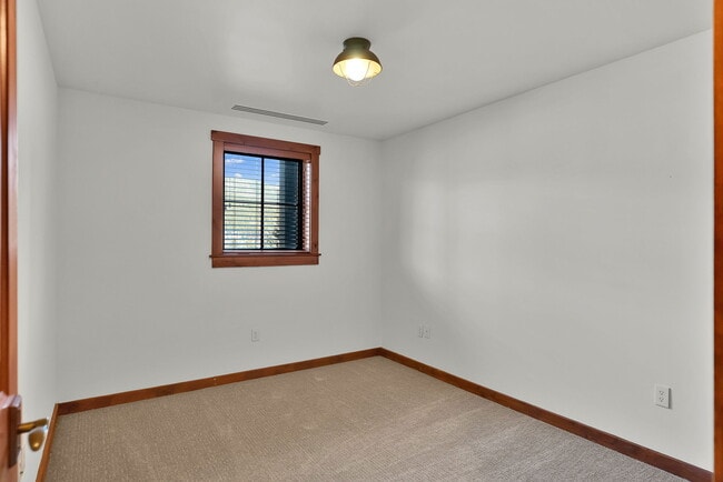 Building Photo - 834 Mc Kinley Ave W