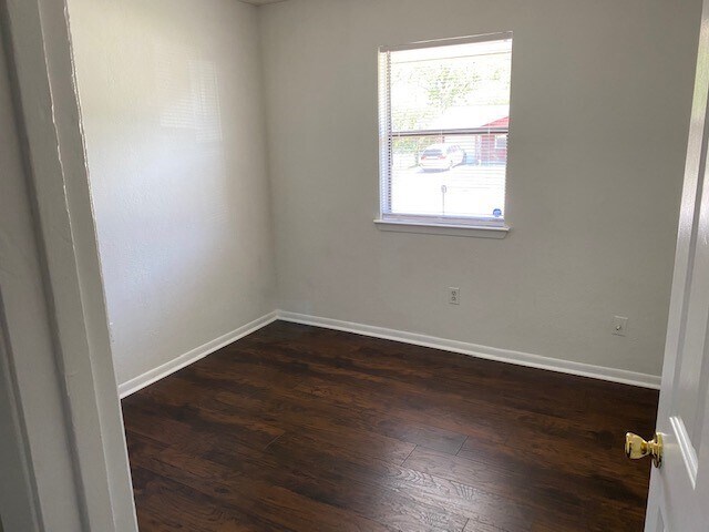 Building Photo - 1005 Dryden Ave