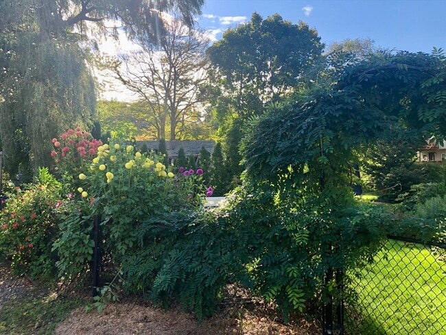 Building Photo - 5 High St Ct