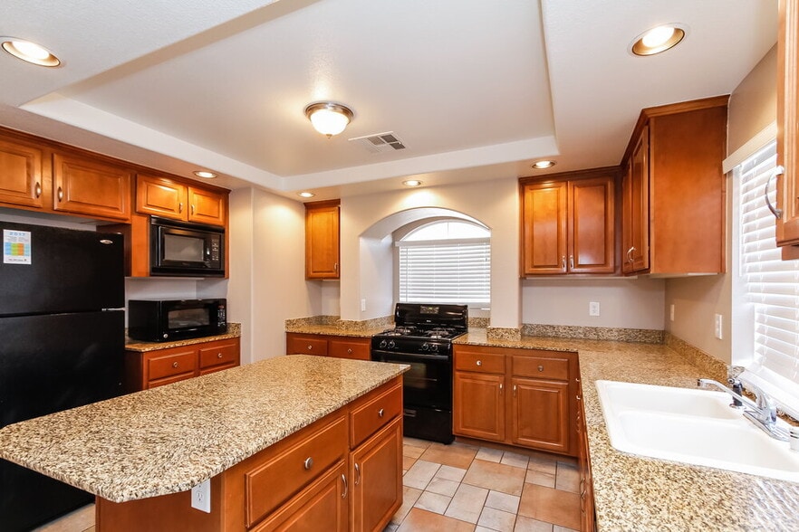 Building Photo - 6522 W Camero Ave