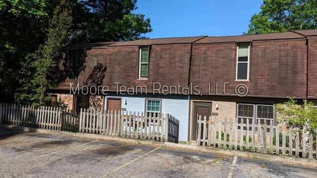 Building Photo - 109-109 Paradise Ave