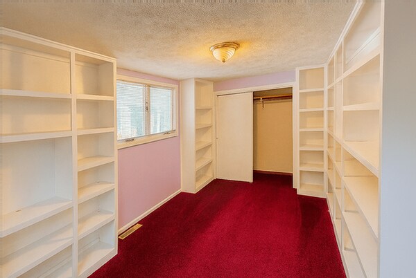 Building Photo - 542 S Woodland Dr
