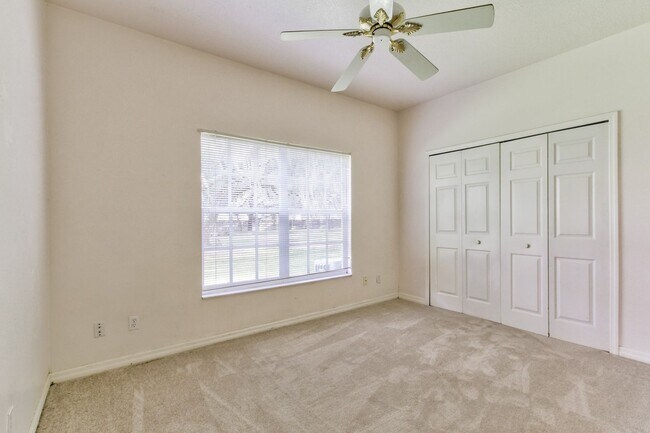 Building Photo - Beautiful Lake front home in West Kissimmee