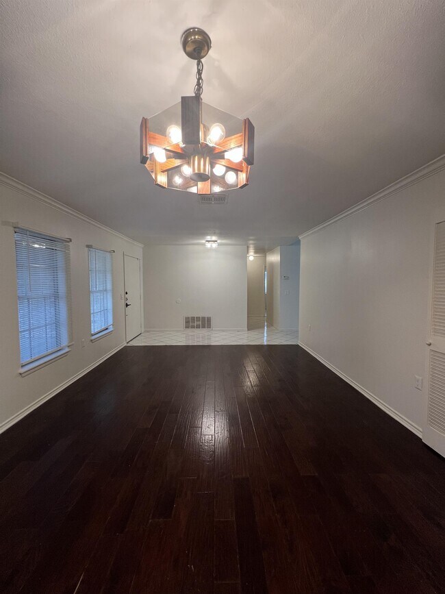 Building Photo - 9123 Alpine Trail St