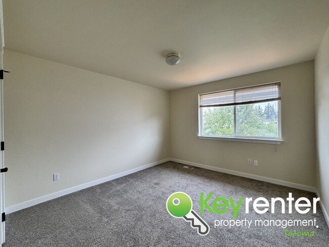 Building Photo - Newly Updated 5-Bedroom Home in Quiet Span...