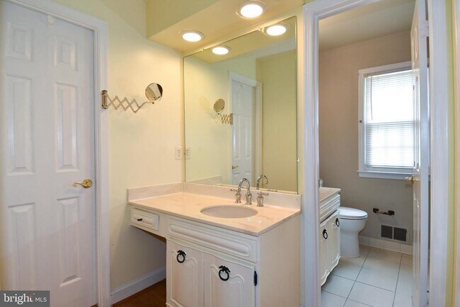 Building Photo - 1221 Forestville Dr