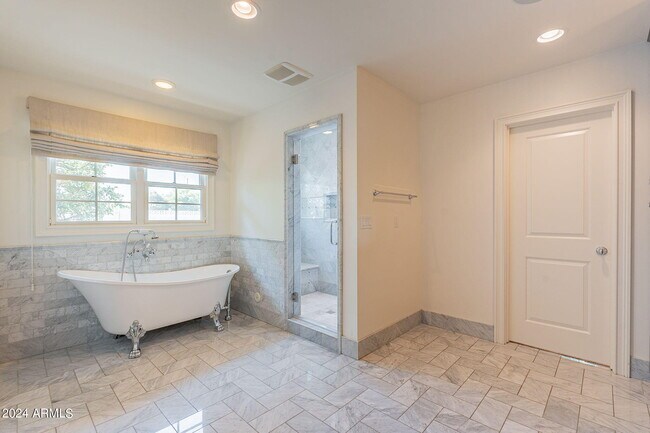 Building Photo - 6433 E Calle Camelia