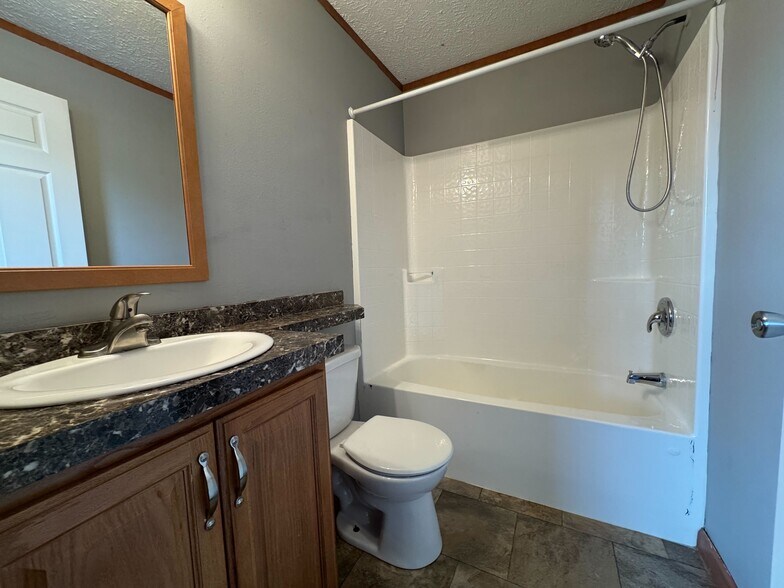 Building Photo - 2021 Lark Ln NW