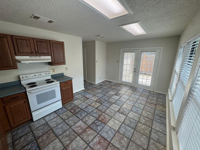 Building Photo - 8928 Kenton Briar