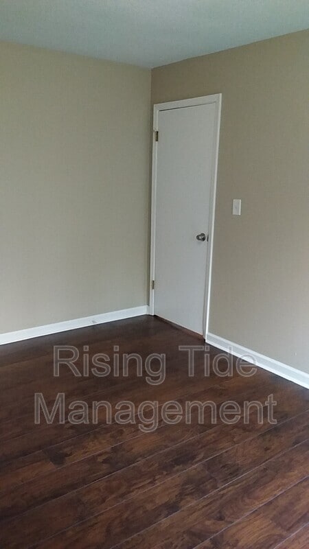 Building Photo - 436 10th Ct