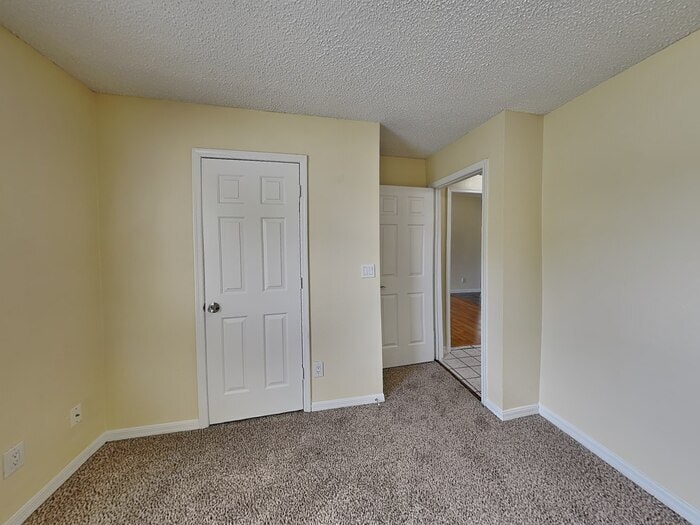 Building Photo - 137 Rebecca Dr NE